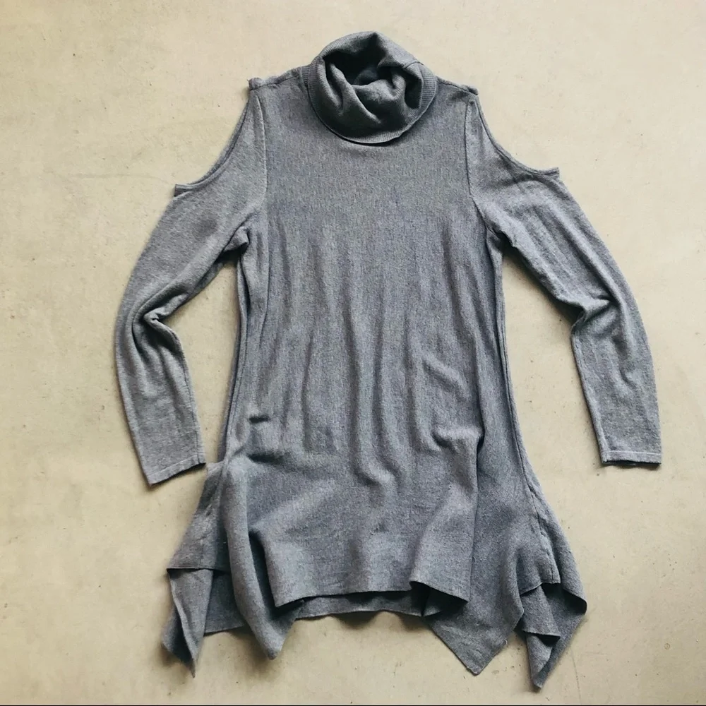 Gray turtleneck sweater - Picture 2 of 7